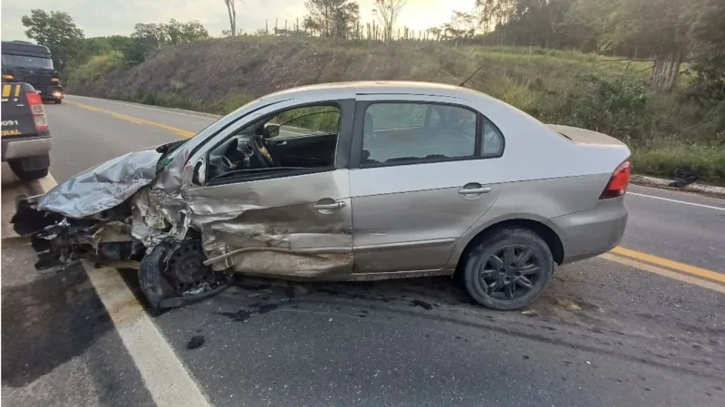 Colisão frontal na BR-101 deixa idoso gravemente ferido em Teixeira de Freitas