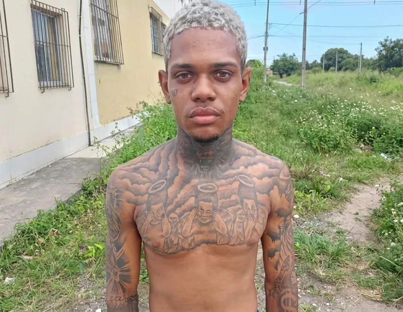 Paciente é retirado de policlínica e executado a tiros na Bahia; câmeras registram ação criminosa