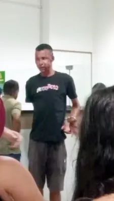 Após denunciar o ex-companheiro, mulher é atacada com ácido ao deixar delegacia na Bahia