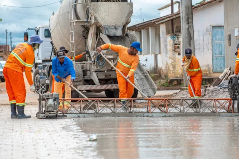 Prefeitura de Teixeira de Freitas avança com pavimentação em concreto na Rua Jamaica, no bairro Ulisses Guimarães Prefeitura de Teixeira de Freitas avança com pavimentação em concreto na Rua Jamaica, no bairro Ulisses Guimarães