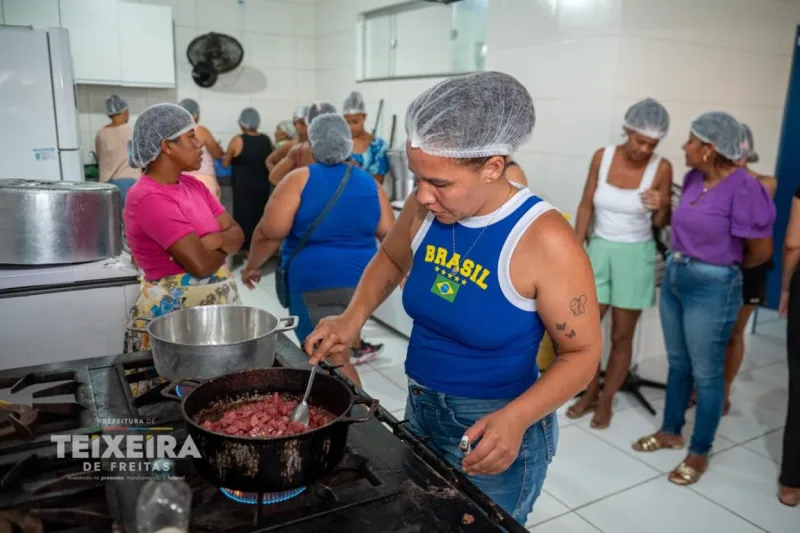 Projeto Caminhando para o Futuro promove oficina de culinária e fortalece aprendizado em Teixeira de Freitas Projeto Caminhando para o Futuro promove oficina de culinária e fortalece aprendizado em Teixeira de Freitas
