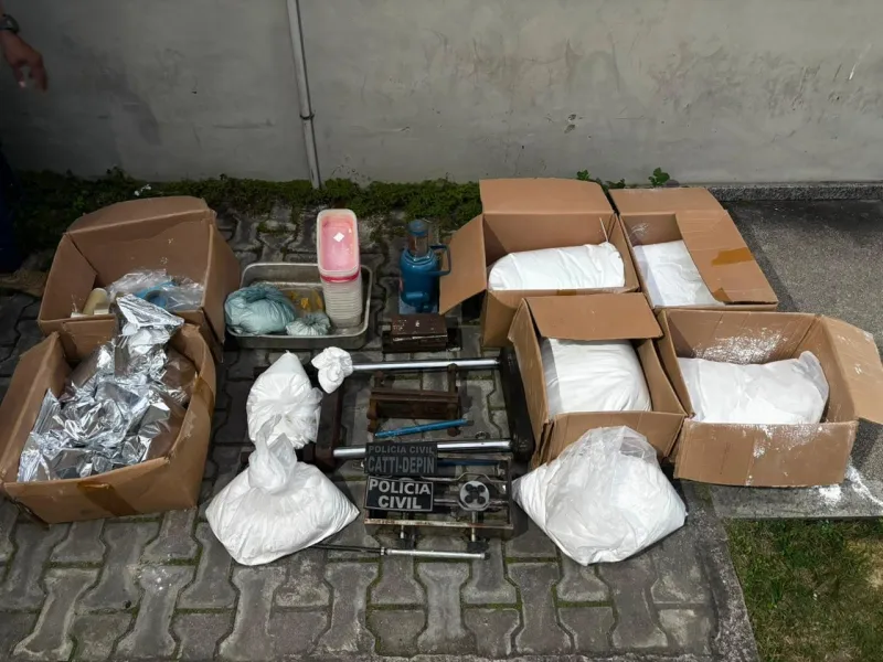 Polícia Civil desarticula laboratório clandestino de drogas e apreende 25 kg de cocaína em Eunápolis