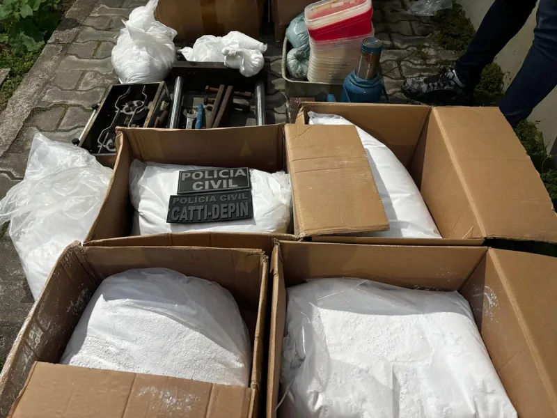 Polícia Civil desarticula laboratório clandestino de drogas e apreende 25 kg de cocaína em Eunápolis