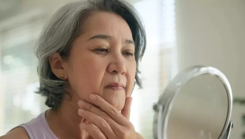 Menopausa: 4 pontos sobre como cuidar da pele nessa fase