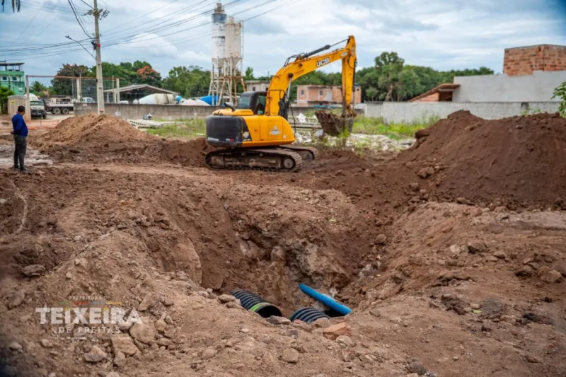 Prefeitura de Teixeira de Freitas executa primeira etapa de projeto que levará pavimentação ao Estância Biquíni