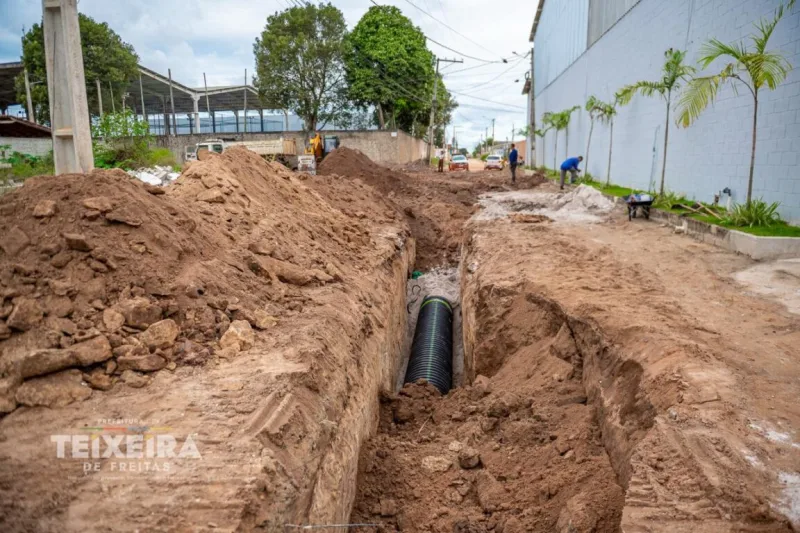 Prefeitura de Teixeira de Freitas executa primeira etapa de projeto que levará pavimentação ao Estância Biquíni