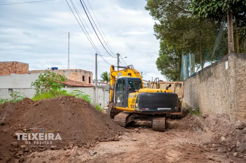 Prefeitura de Teixeira de Freitas executa primeira etapa de projeto que levará pavimentação ao Estância Biquíni