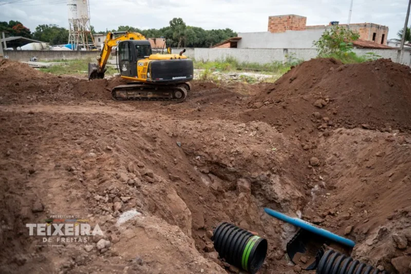 Prefeitura de Teixeira de Freitas executa primeira etapa de projeto que levará pavimentação ao Estância Biquíni