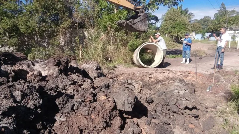 Prefeitura de Mucuri elimina antiga vala a céu aberto com obra de drenagem no bairro Beira Rio