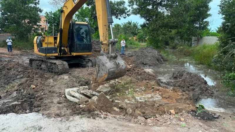 Prefeitura de Mucuri elimina antiga vala a céu aberto com obra de drenagem no bairro Beira Rio