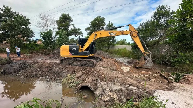 Prefeitura de Mucuri elimina antiga vala a céu aberto com obra de drenagem no bairro Beira Rio
