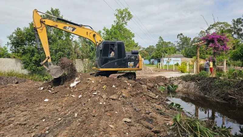 Prefeitura de Mucuri elimina antiga vala a céu aberto com obra de drenagem no bairro Beira Rio