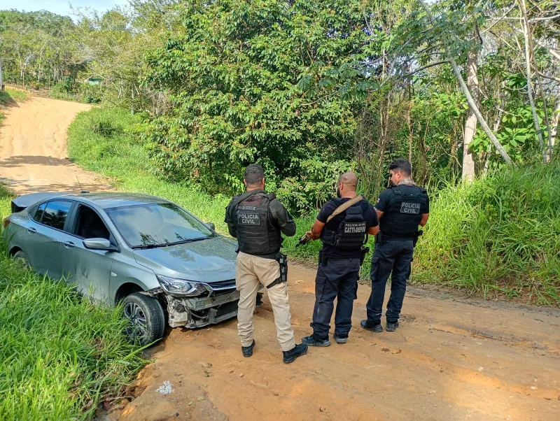 Polícia Civil recupera carro de motorista de aplicativo horas após assalto violento em Porto Seguro Polícia Civil recupera carro de motorista de aplicativo horas após assalto violento em Porto Seguro