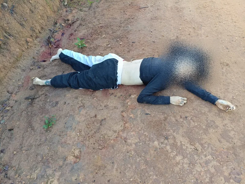 Casal é encontrado morto com marcas de tiros em área rural de Porto Seguro; Polícia Civil investiga o caso Casal é encontrado morto com marcas de tiros em área rural de Porto Seguro; Polícia Civil investiga o caso