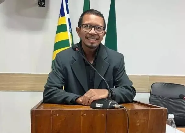 Vereador morre após ataque de abelhas; parlamentar sofreu cerca de 2 mil picadas Vereador morre após ataque de abelhas; parlamentar sofreu cerca de 2 mil picadas