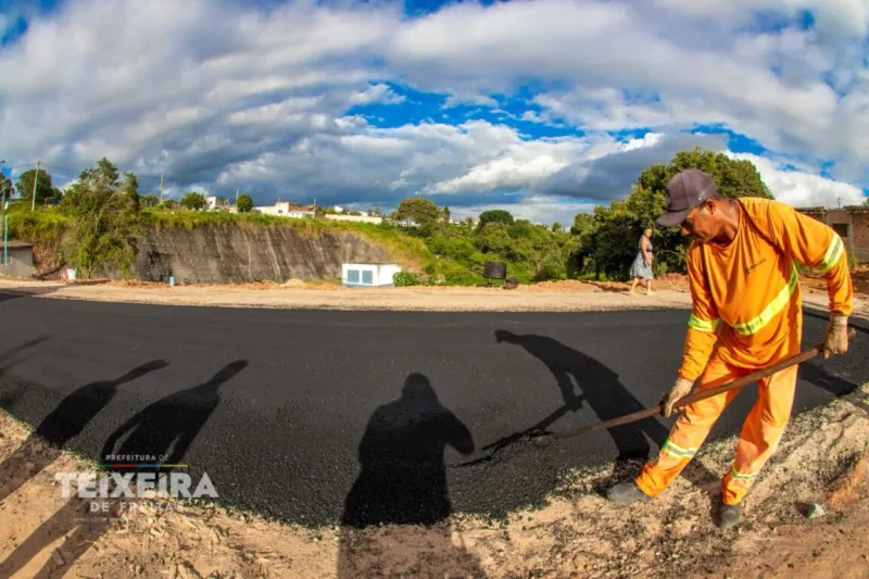 Trânsito é liberado na Ladeira Padre Anchieta após avanço das obras de macrodrenagem Trânsito é liberado na Ladeira Padre Anchieta após avanço das obras de macrodrenagem