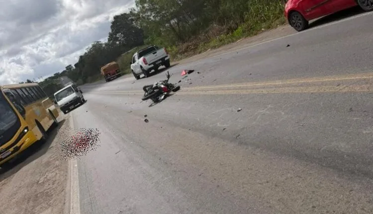 Violência do impacto provoca decapitação de motociclista em acidente na BR-101 em Itabuna Violência do impacto provoca decapitação de motociclista em acidente na BR-101 em Itabuna