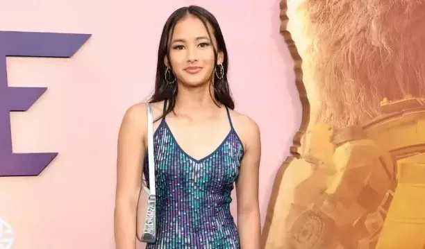 Atriz de 'Godzilla vs Kong' morre aos 18 anos em acidente de carro nos EUA