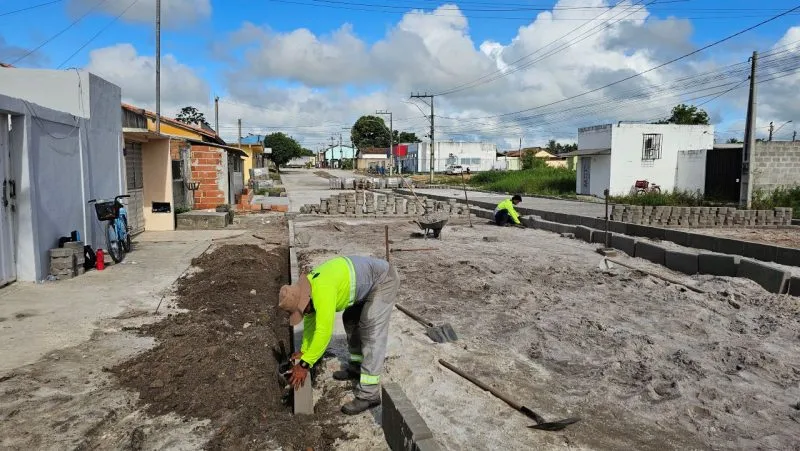 Prefeitura de Mucuri conclui nova etapa da pavimentação da Avenida Rio Mucuri em Itabatã