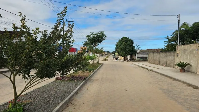 Prefeitura de Mucuri conclui nova etapa da pavimentação da Avenida Rio Mucuri em Itabatã