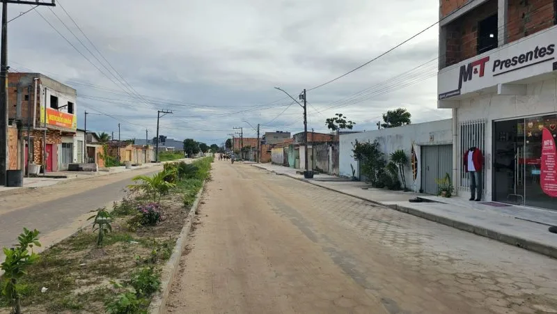 Prefeitura de Mucuri conclui nova etapa da pavimentação da Avenida Rio Mucuri em Itabatã