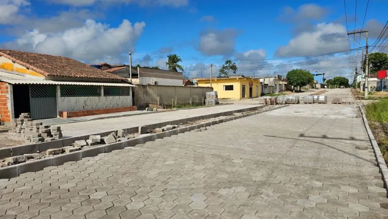 Prefeitura de Mucuri conclui nova etapa da pavimentação da Avenida Rio Mucuri em Itabatã