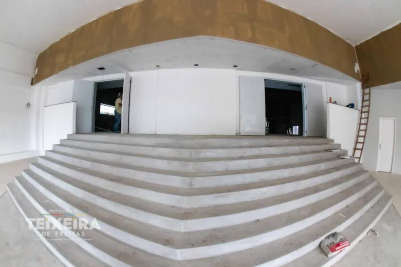 Construção do auditório da Escola Antônio Chicon Sobrinho entra em fase final de execução