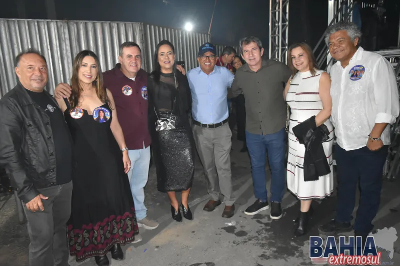 Thiago Aquino lota praça de eventos e emociona público na abertura dos festejos dos 64 anos de Lajedão