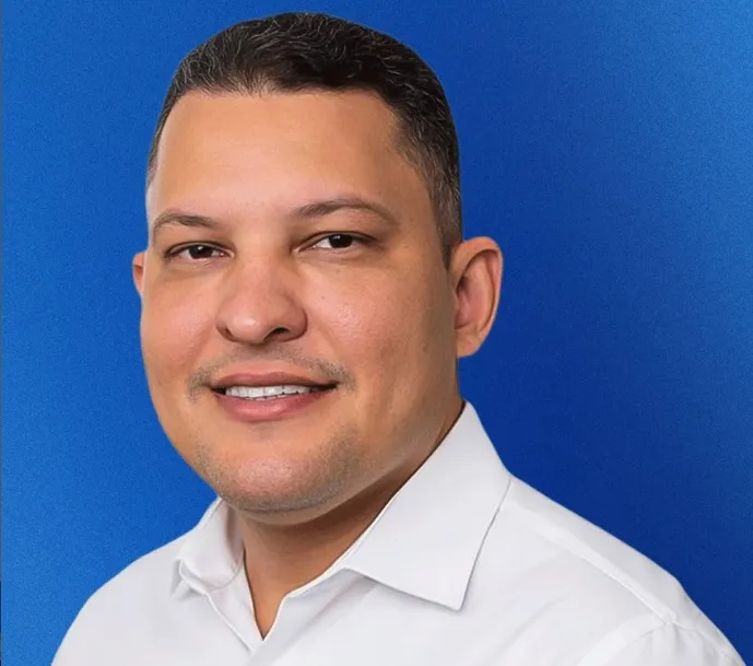 Criminosos usam foto do vereador Jonatas Santos em golpe pelo WhatsApp e fazem vítimas em Teixeira de Freitas Criminosos usam foto do vereador Jonatas Santos em golpe pelo WhatsApp e fazem vítimas em Teixeira de Freitas
