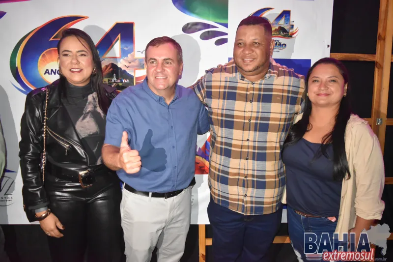 Segunda noite da Festa dos 64 Anos de Lajedão reúne multidão e emociona público com Silvanno Salles