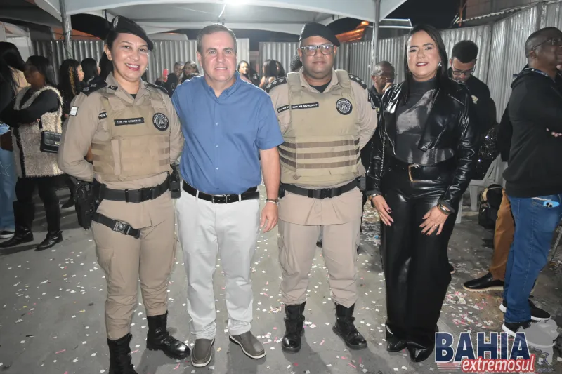 Segunda noite da Festa dos 64 Anos de Lajedão reúne multidão e emociona público com Silvanno Salles
