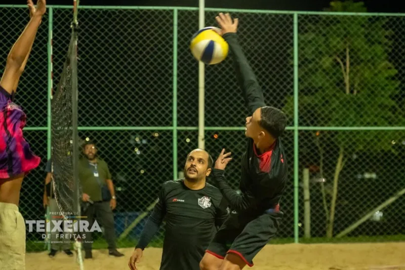 Projeto Virando o Jogo abre inscrições gratuitas para aulas de vôlei em Teixeira de Freitas