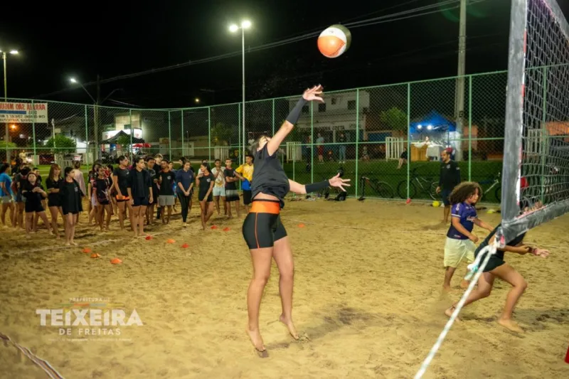 Projeto Virando o Jogo abre inscrições gratuitas para aulas de vôlei em Teixeira de Freitas