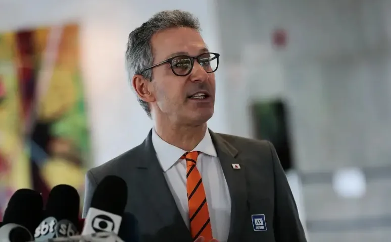 Sem vice definido, Romeu Zema oficializa candidatura à Presidência da República