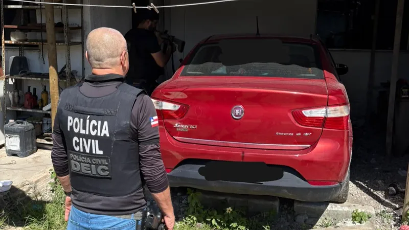 Polícia Civil recupera veículos com indícios de adulteração e apreende materiais usados em desmanche em Porto Seguro