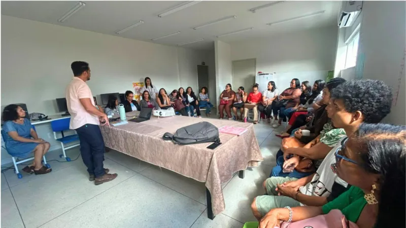 Professores da rede municipal participam de formação voltada à Educação Digital em Teixeira de Freitas