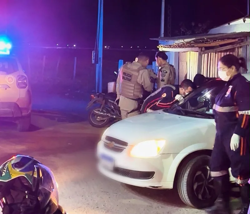 Vigilante de escola municipal é executado a tiros dentro do carro em Eunápolis.  Bilhete é deixado no local