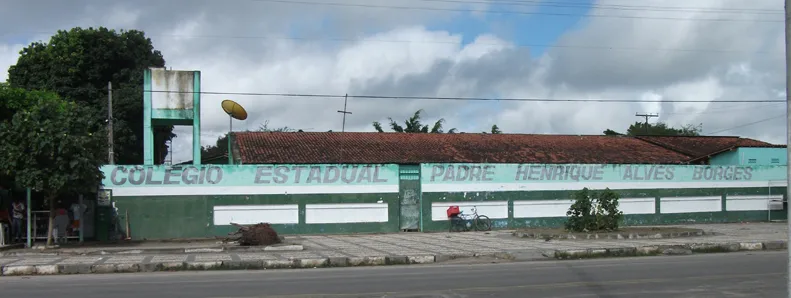Aluna de 16 anos é agredida por colega em frente à escola após recusar pedido de namoro, na Bahia