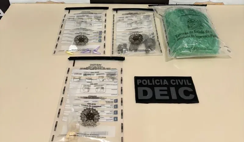 Homem tentou escapar pulando muro, mas foi preso durante operação policial em Eunápolis Homem tentou escapar pulando muro, mas foi preso durante operação policial em Eunápolis
