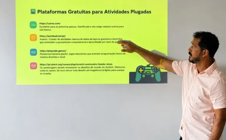 Professores da rede municipal participam de formação voltada à Educação Digital em Teixeira de Freitas