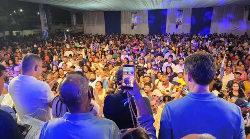 Jonatas Santos lança pré-candidatura a deputado federal com presença de ACM Neto em ato que movimenta Teixeira de Freitas