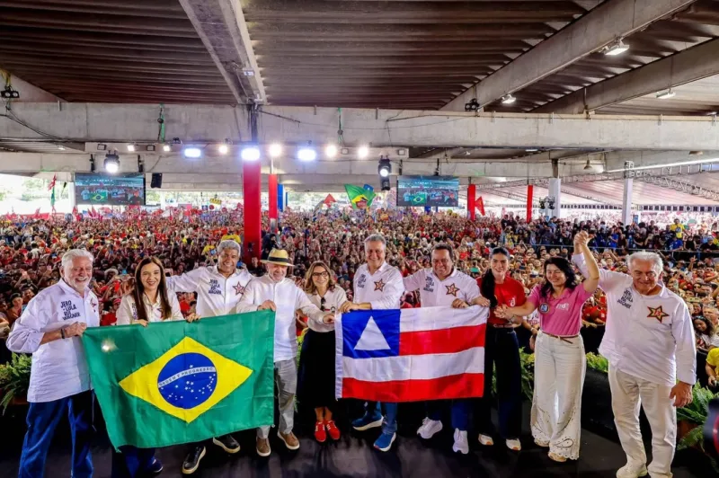 Convenção de Jerônimo reúne mais de 30 mil pessoas e mostra a grande força do time de Lula na Bahia