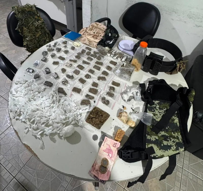 PM apreende quase 1,2 kg de drogas e materiais ligados ao tráfico em Alcobaça PM apreende quase 1,2 kg de drogas e materiais ligados ao tráfico em Alcobaça