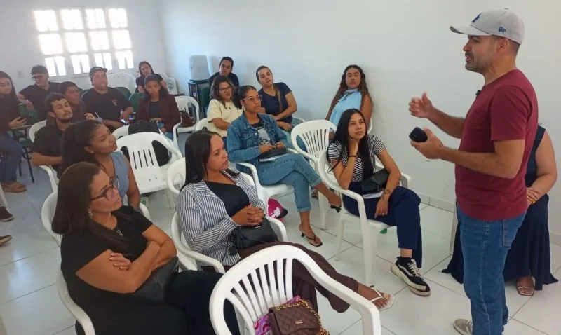 Oficina gratuita de mídias sociais capacita 25 participantes em Mucuri