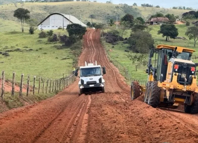 Recuperação de estradas vicinais melhora acesso e transporte na zona rural de Vereda