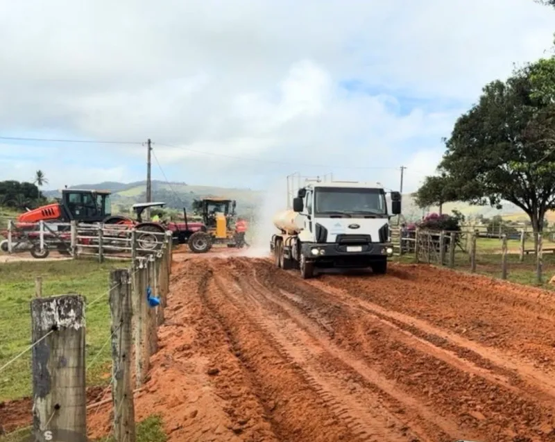 Recuperação de estradas vicinais melhora acesso e transporte na zona rural de Vereda