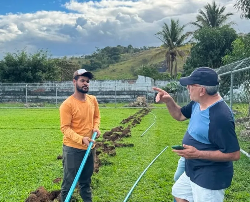 Reforma do Estádio Municipal “O Gobirão” de Vereda avança com instalação de novo sistema de irrigação e alambrado