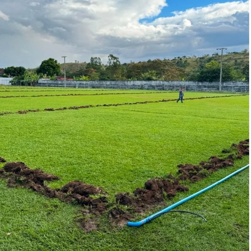 Reforma do Estádio Municipal “O Gobirão” de Vereda avança com instalação de novo sistema de irrigação e alambrado