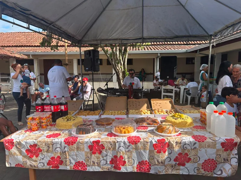 Colaboradores da Suzano e JSL doam mais de mil fraldas em visita ao Lar dos Idosos de Teixeira de Freitas