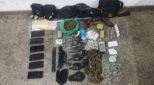 Confronto entre PM e grupo armado termina com seis mortos e apreensão de armas e drogas no sul da Bahia
